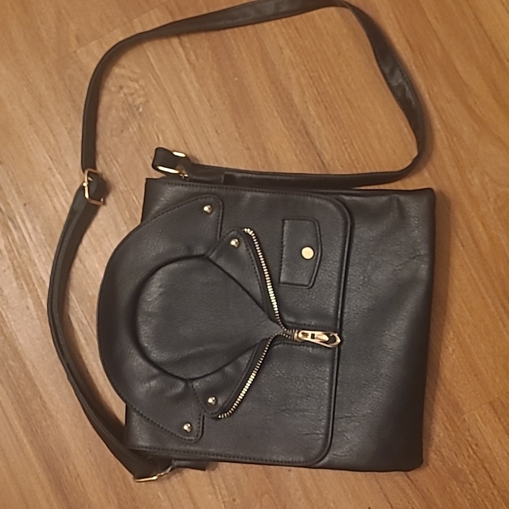Black Crossbosy bag